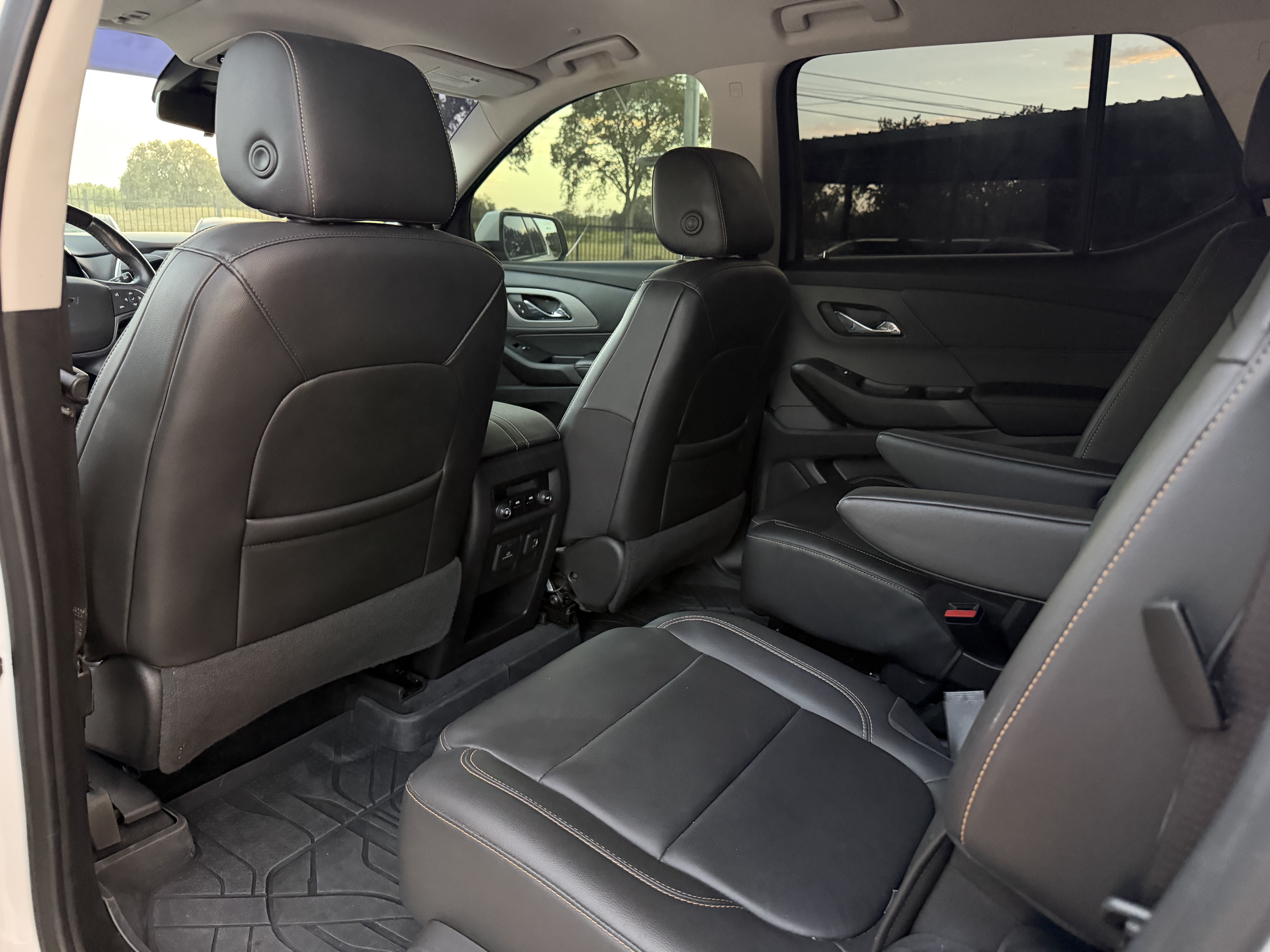 Used 2021 Chevrolet Traverse RS FWD image 34