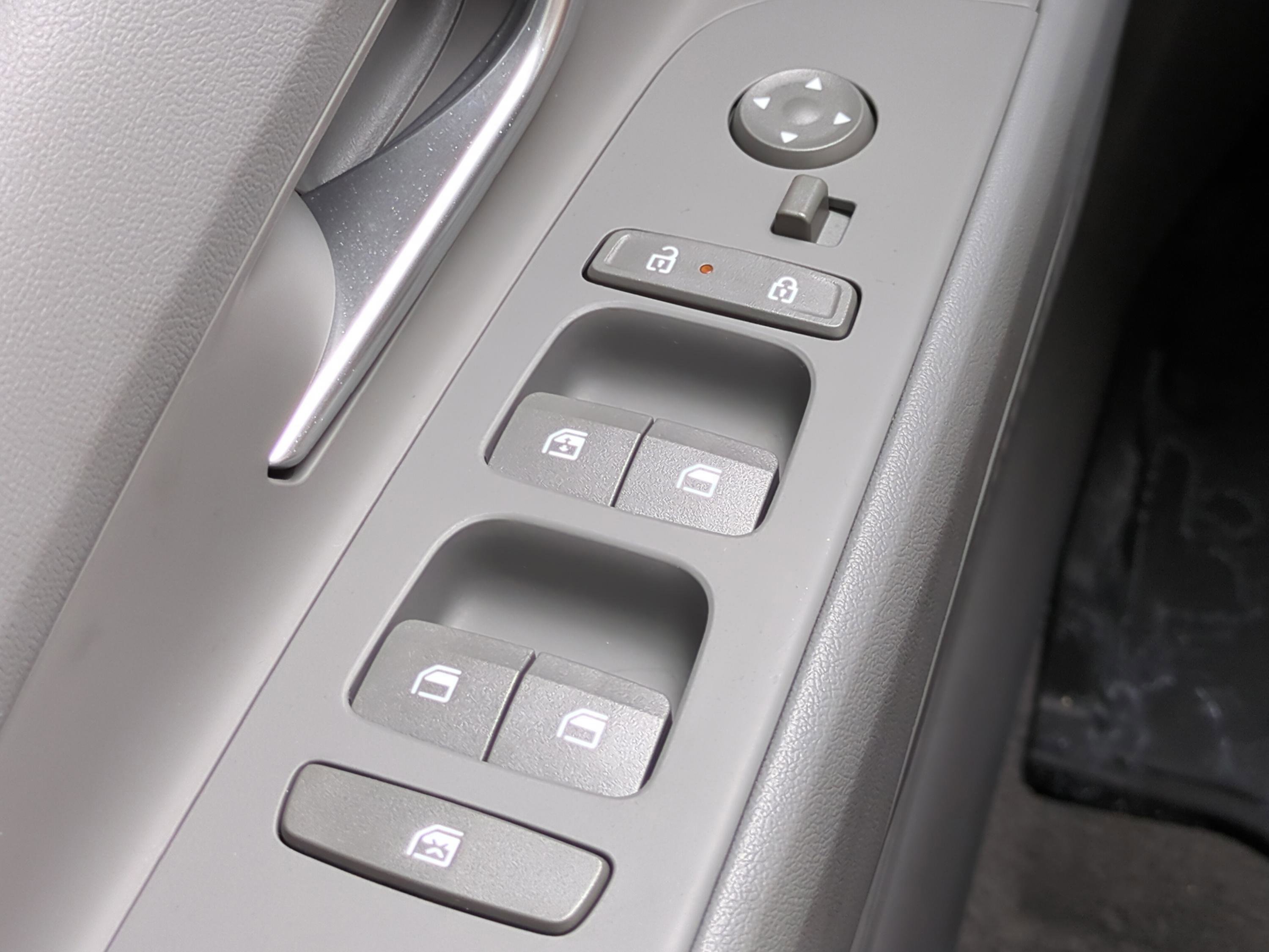 Certified 2025 Hyundai Elantra SEL FWD image 23