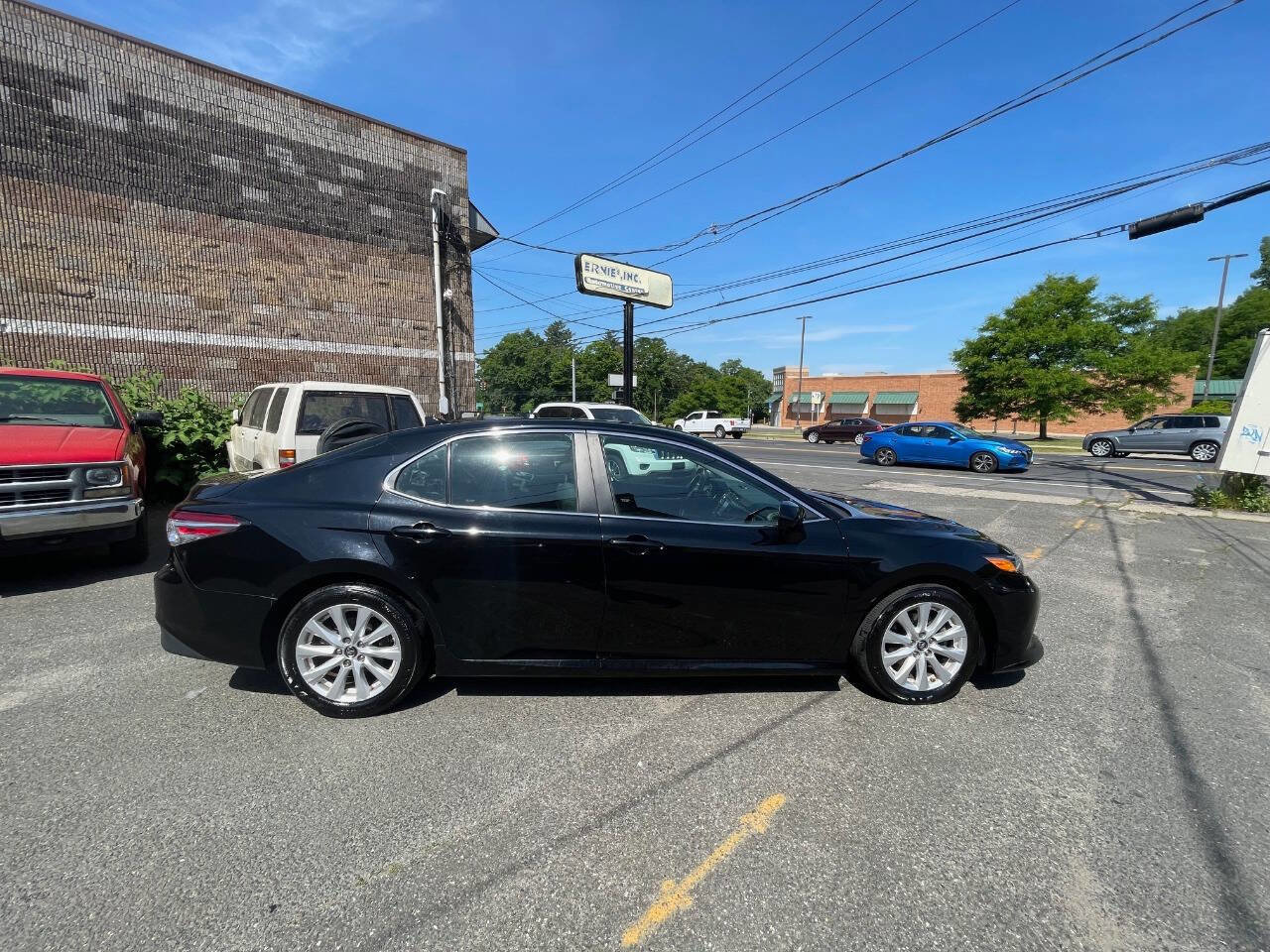 Used 2019 Toyota Camry LE w/ Convenience Package FWD image 4