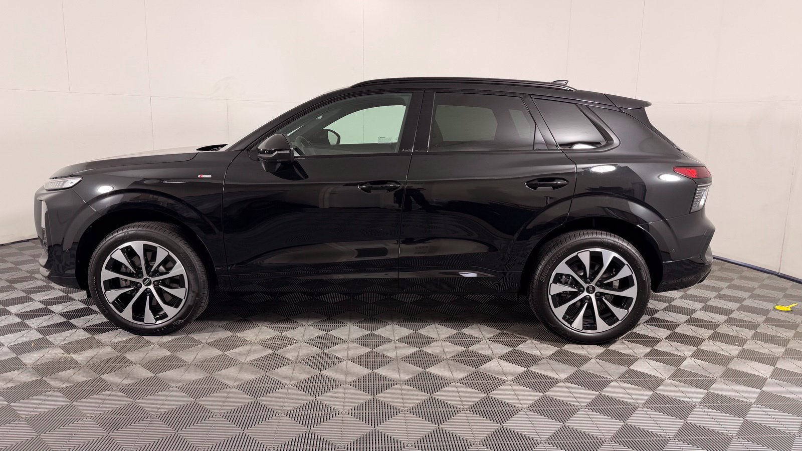 New 2026 Audi Q3 quattro 2.0T AWD/4WD image 5