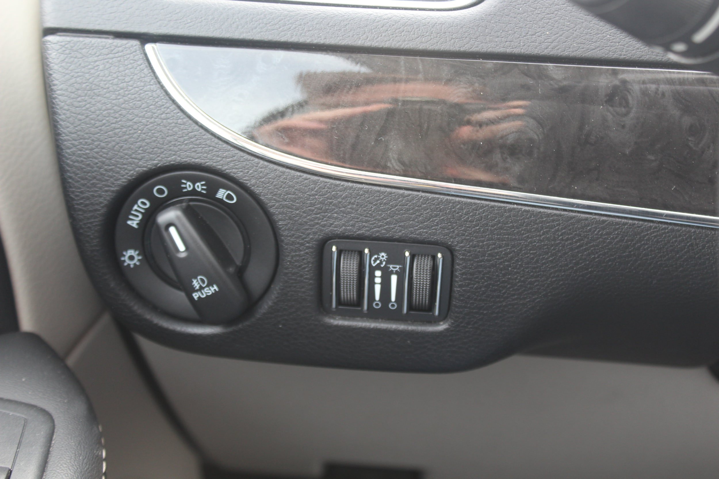 Used 2015 Chrysler Town & Country Touring w/ Trailer Tow Group FWD image 10