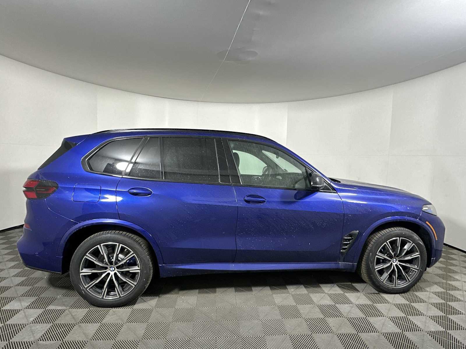 New 2026 BMW X5 M60i w/ Executive Package image 8