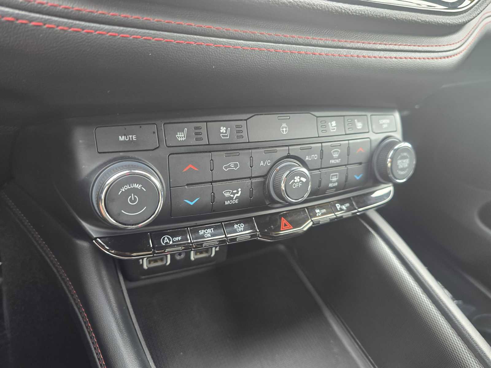 Used 2024 Dodge Durango GT image 32