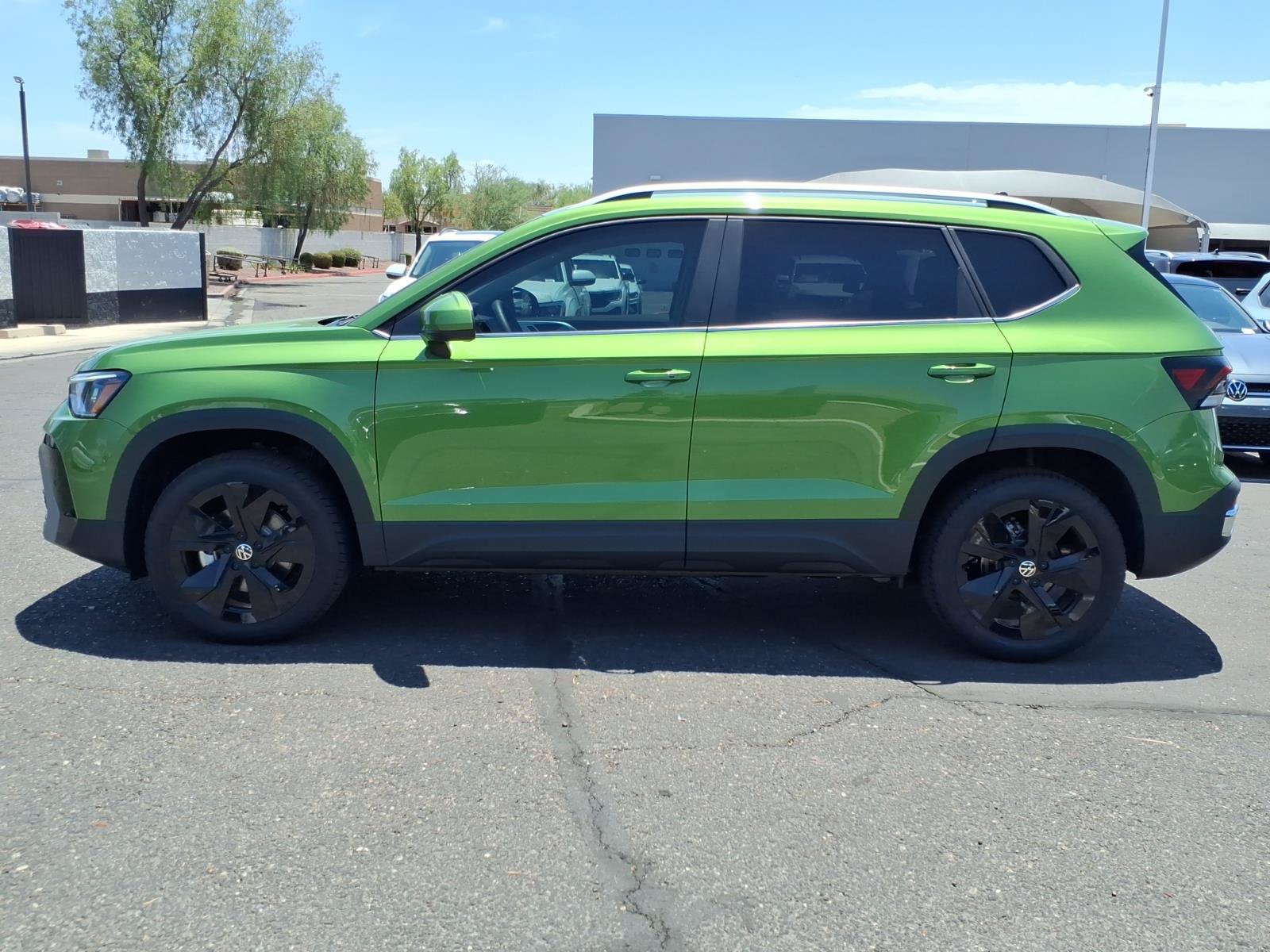 New 2026 Volkswagen Taos SE FWD image 4
