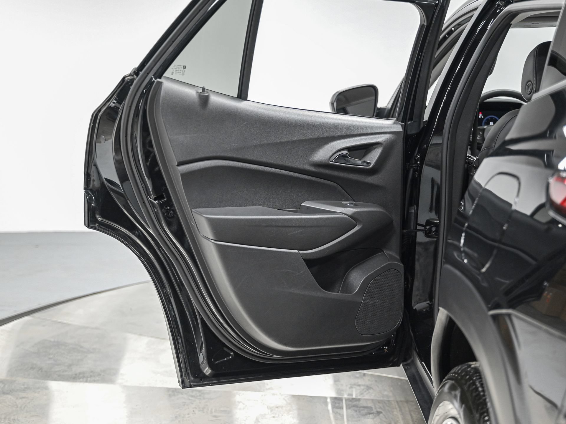 Used 2024 Chevrolet Trax LT FWD image 29