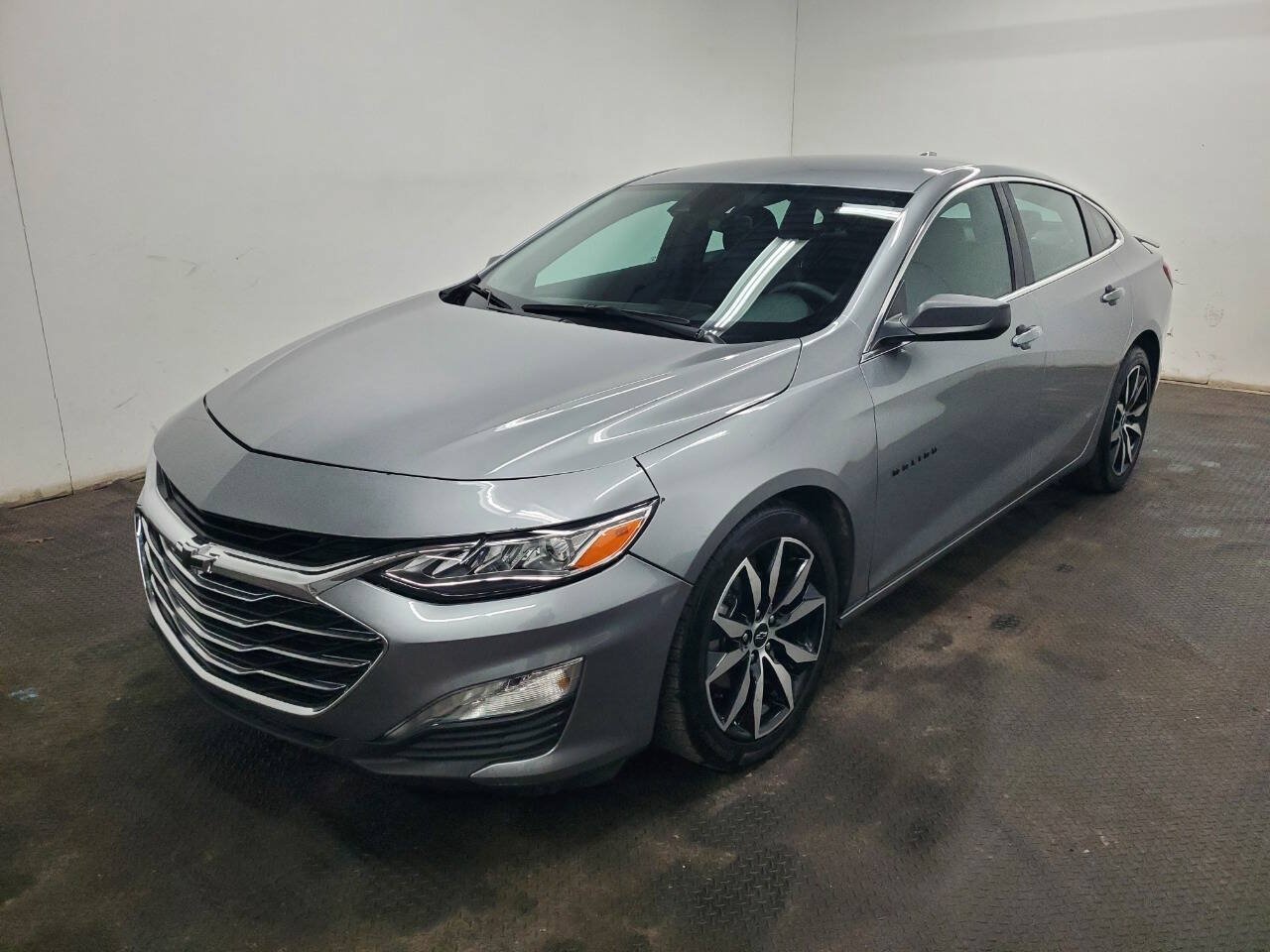 Used 2025 Chevrolet Malibu RS FWD image 1