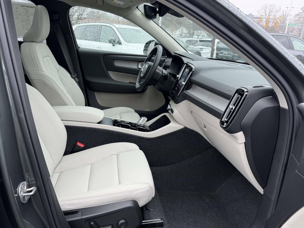 New 2026 Volvo XC40 B5 Ultra w/ Protection Package Premier image 11