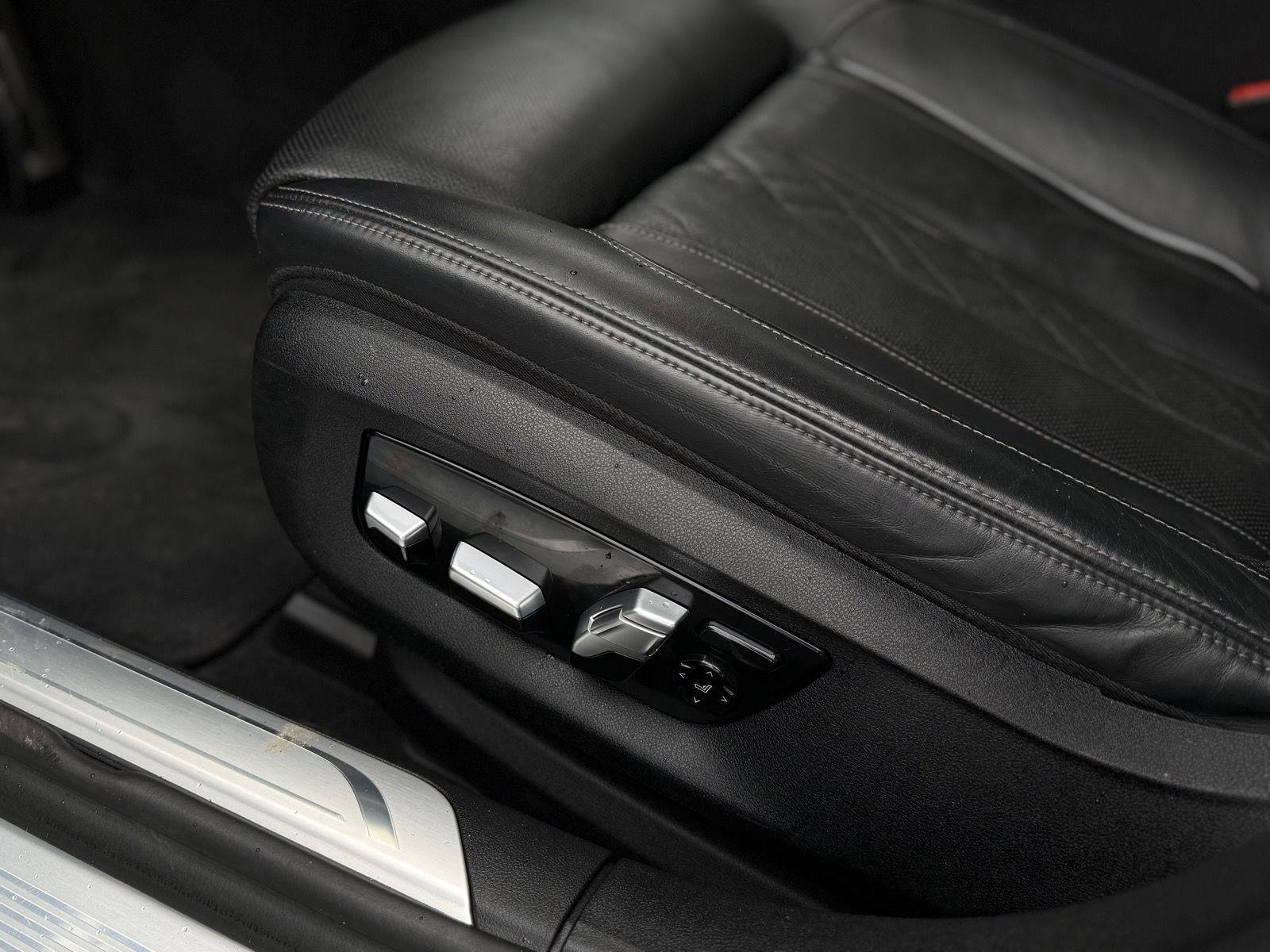 Used 2020 BMW M760i xDrive w/ Luxury Rear Seating Package image 18