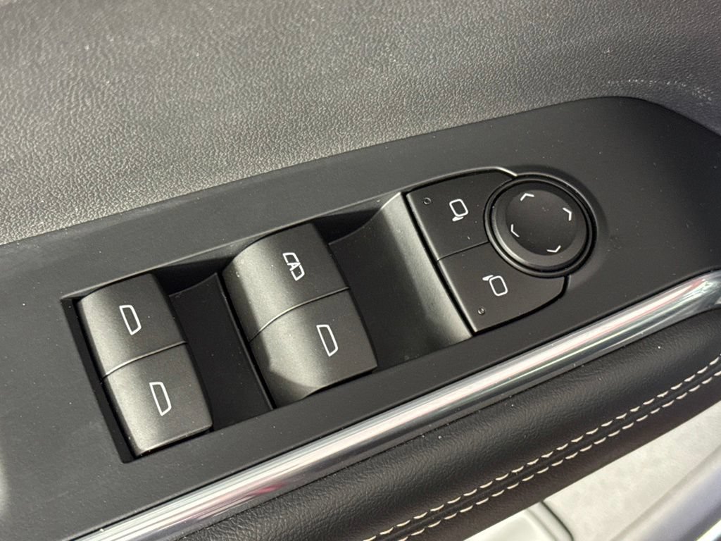 Certified 2026 GMC Acadia Elevation w/ Elevation Premium Package AWD/4WD image 33