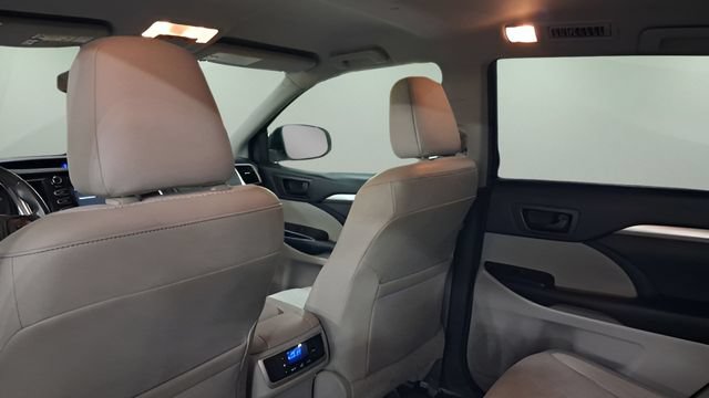 Used 2014 Toyota Highlander Plus AWD/4WD image 21