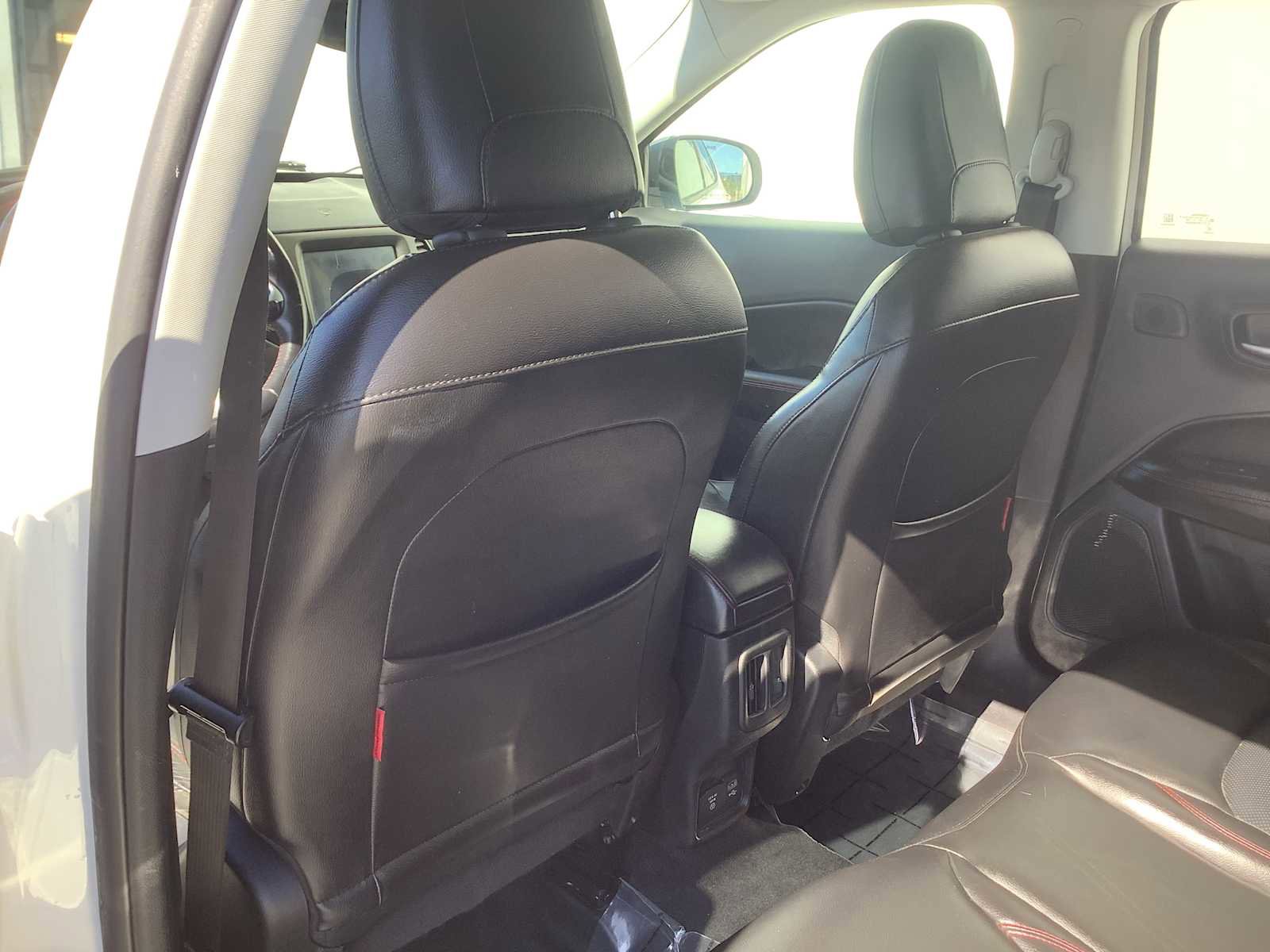 Used 2018 Jeep Compass Trailhawk w/ Leather Interior Group AWD/4WD image 12