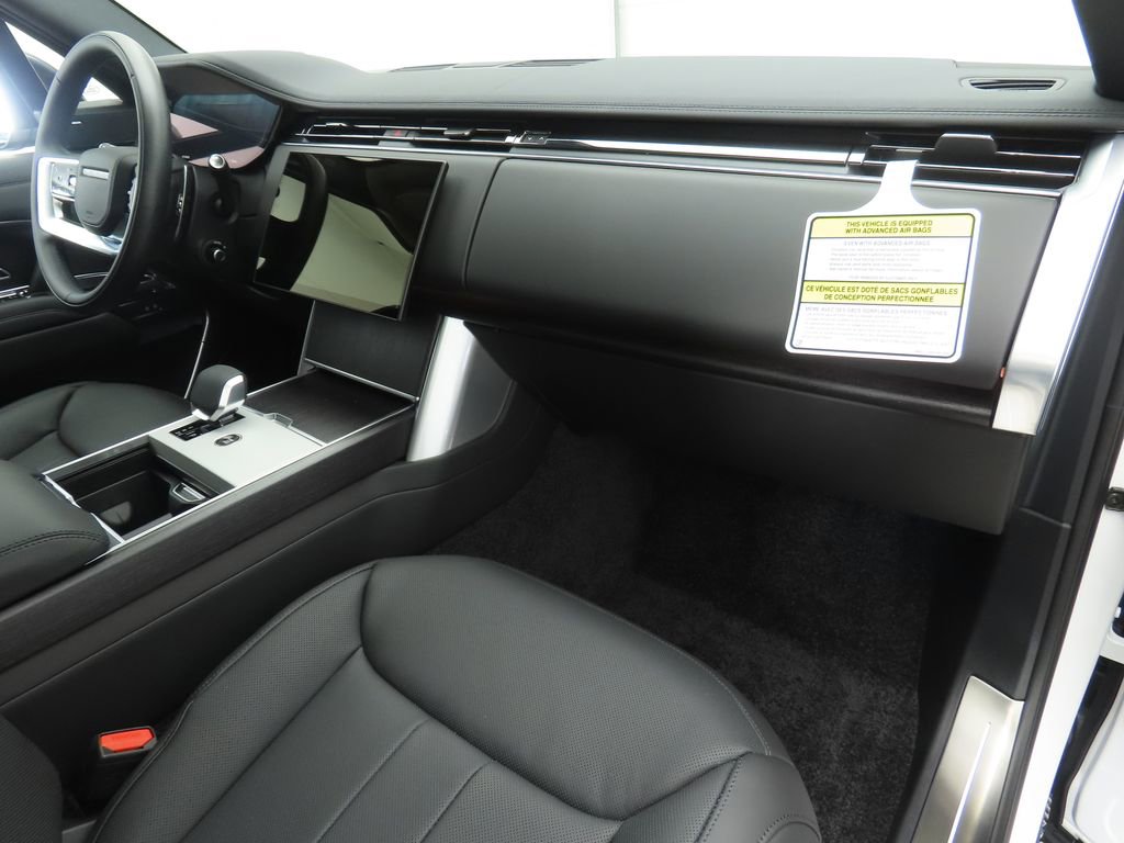 New 2025 Land Rover Range Rover Long Wheelbase SE image 17
