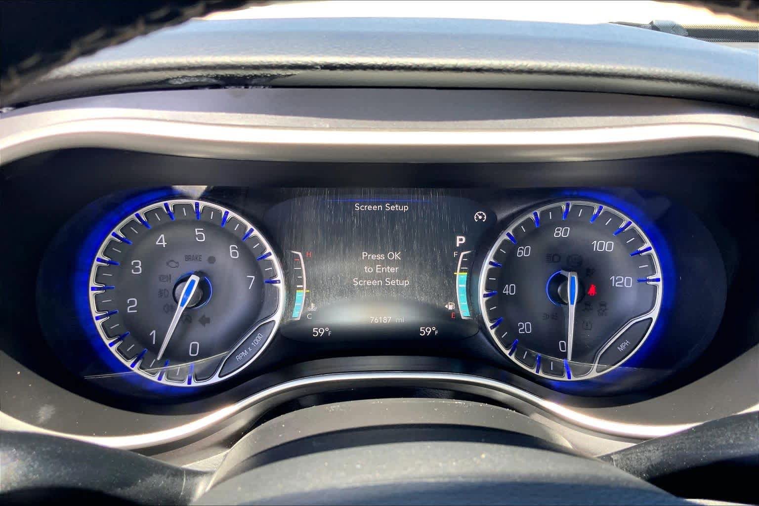 Used 2023 Chrysler Pacifica Touring-L FWD image 26