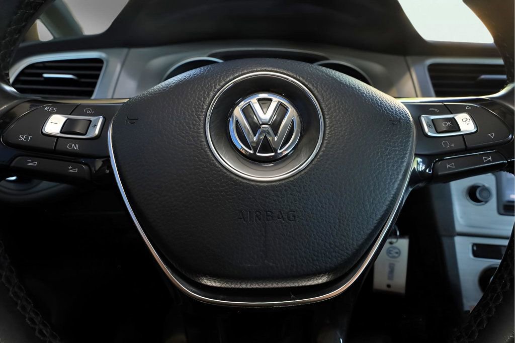 Used 2017 Volkswagen Golf S image 25
