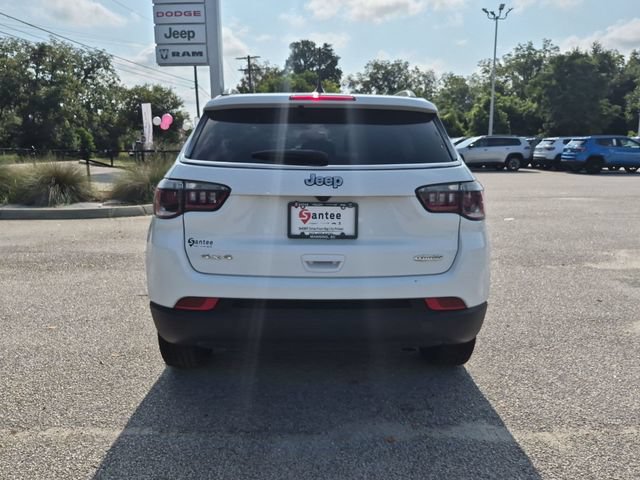 Used 2025 Jeep Compass Latitude AWD/4WD image 4