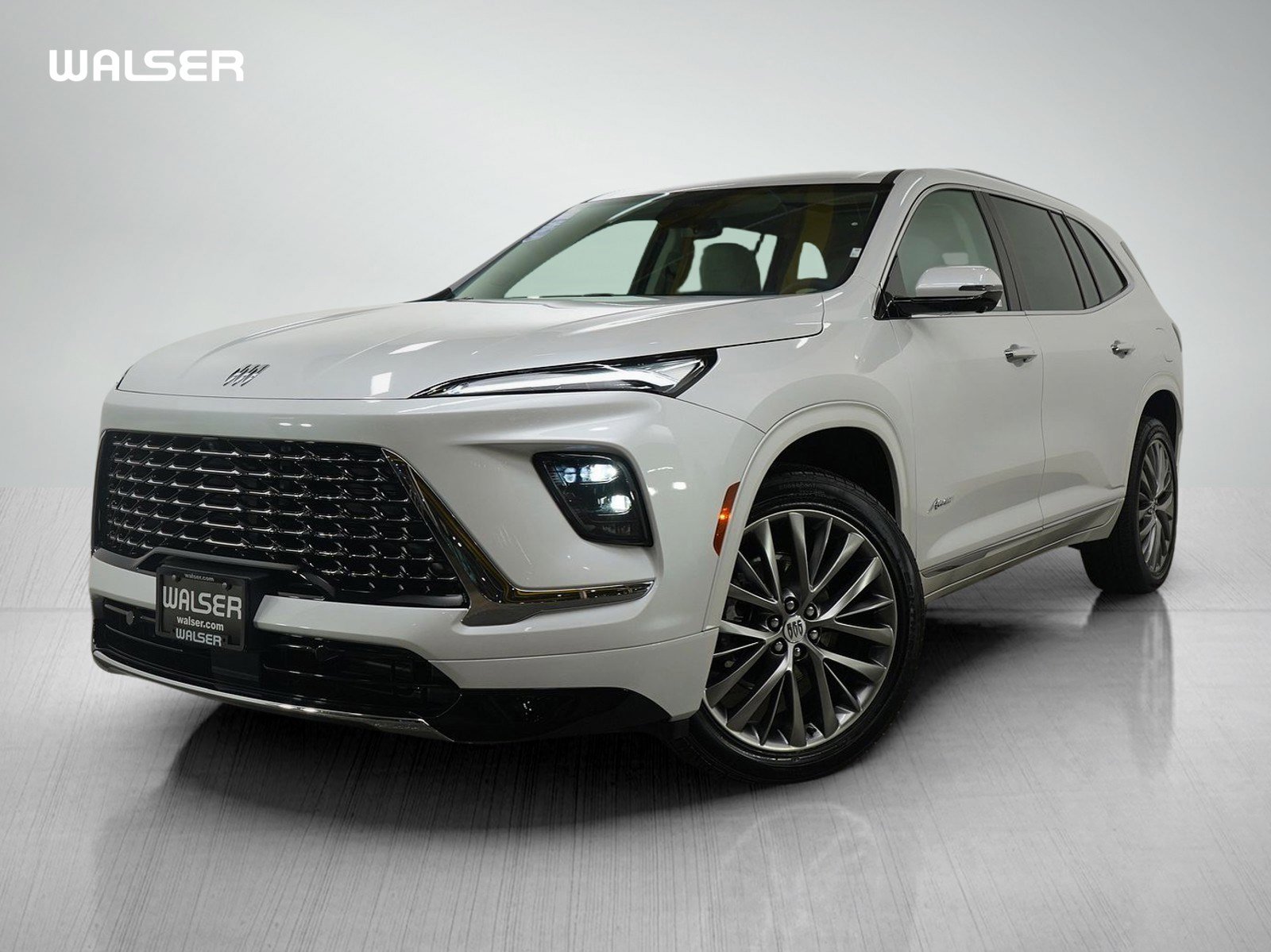 Used 2025 Buick Enclave Avenir image 1