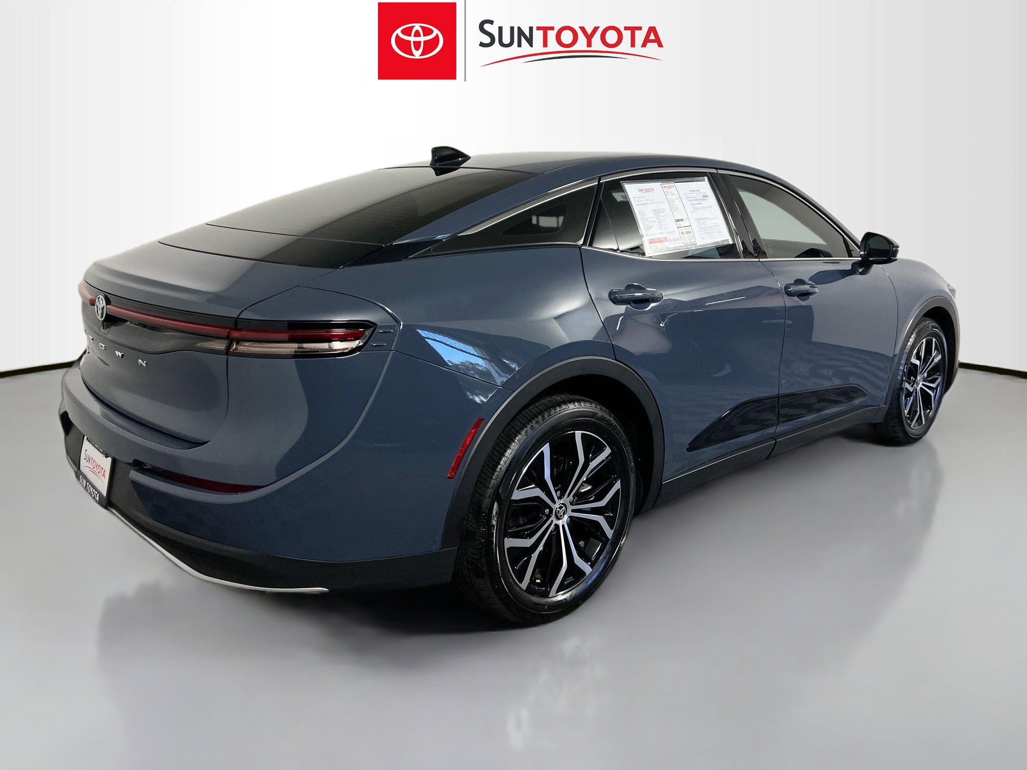 Used 2025 Toyota Crown XLE image 4