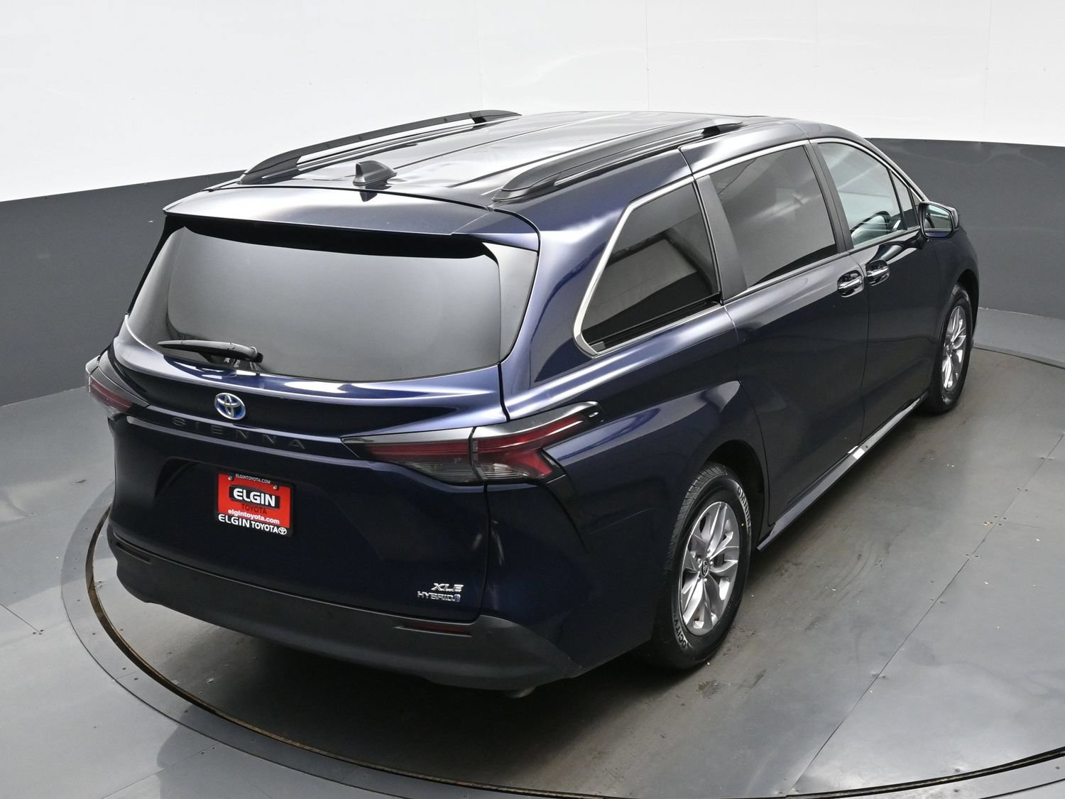 Used 2024 Toyota Sienna XLE FWD image 42