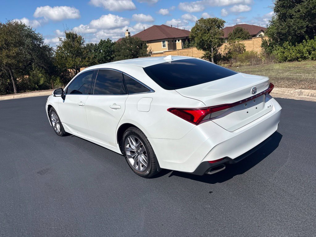 Used 2020 Toyota Avalon XLE FWD image 3