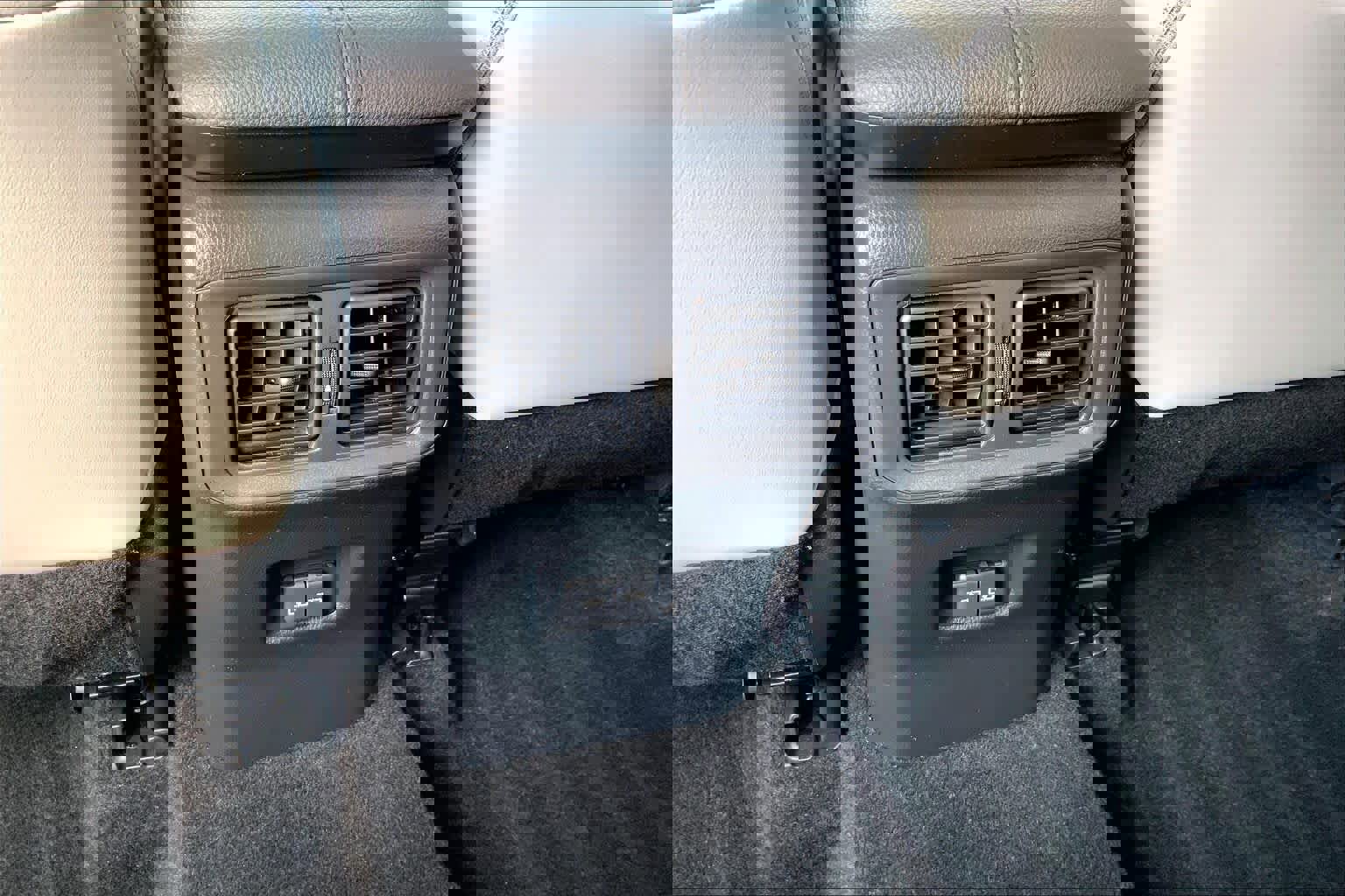 Used 2023 Toyota RAV4 Limited image 35