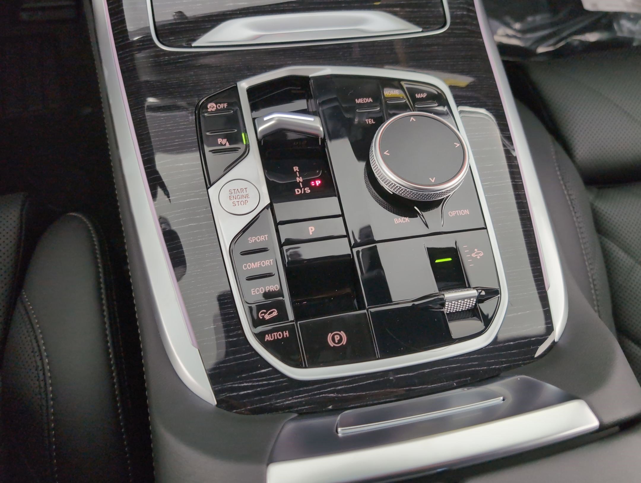 Used 2026 BMW X7 xDrive40i w/ M Sport Package image 15