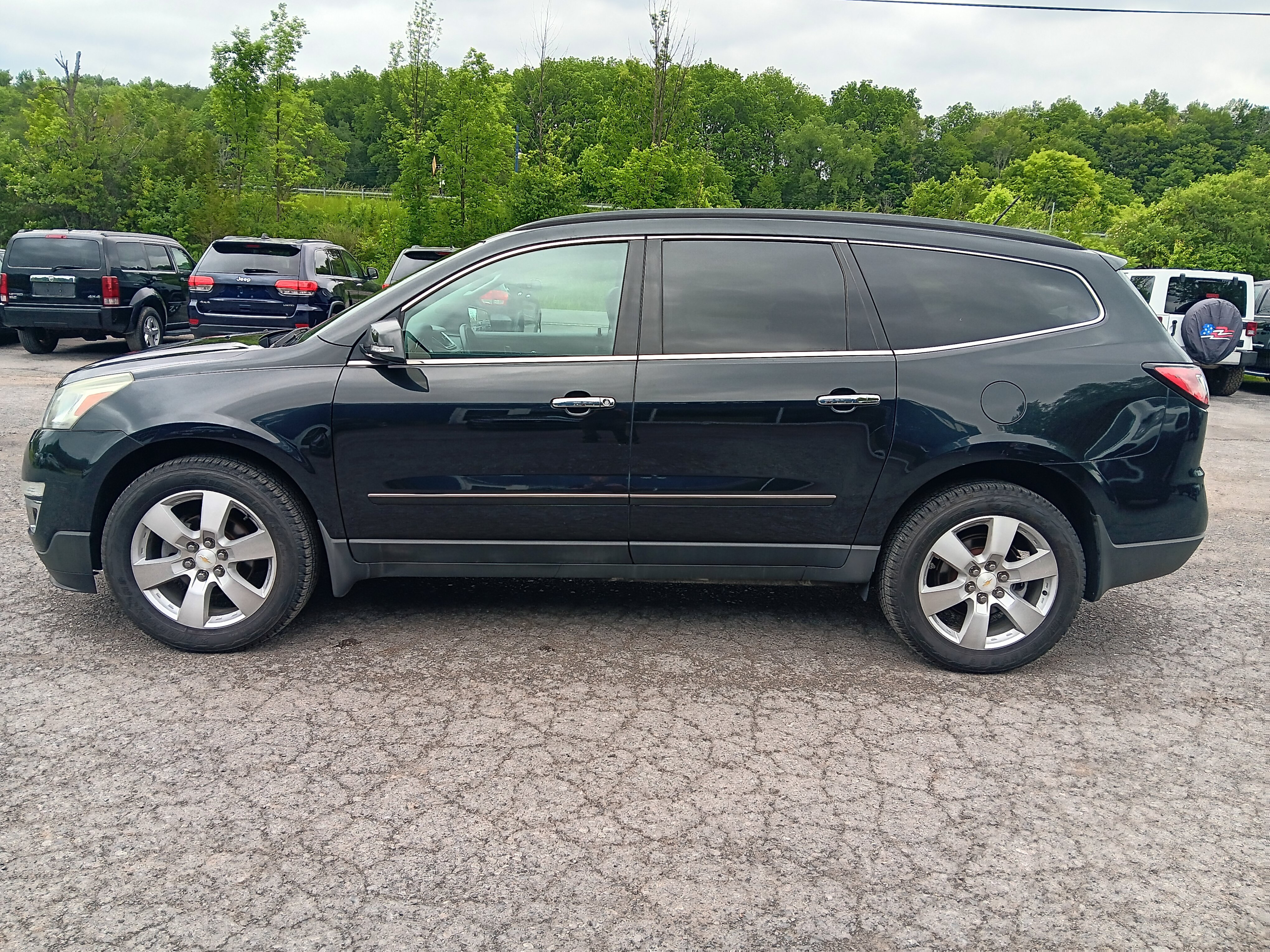 Used 2015 Chevrolet Traverse LTZ AWD/4WD image 2