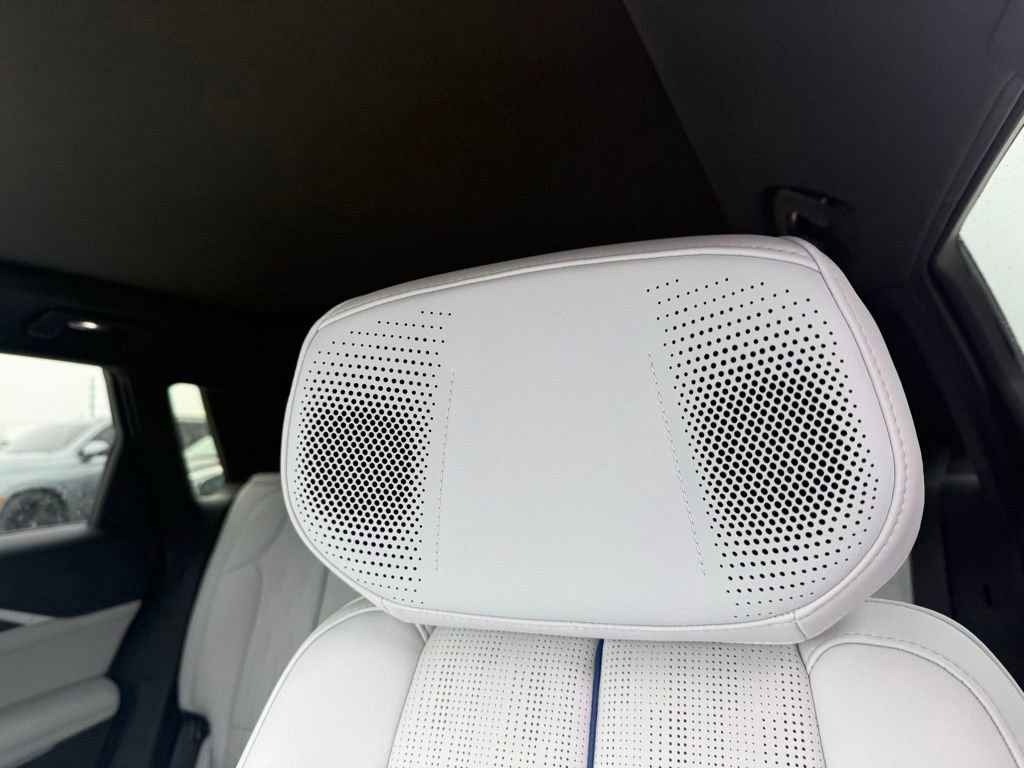 Certified 2024 Cadillac Lyriq Luxury image 29