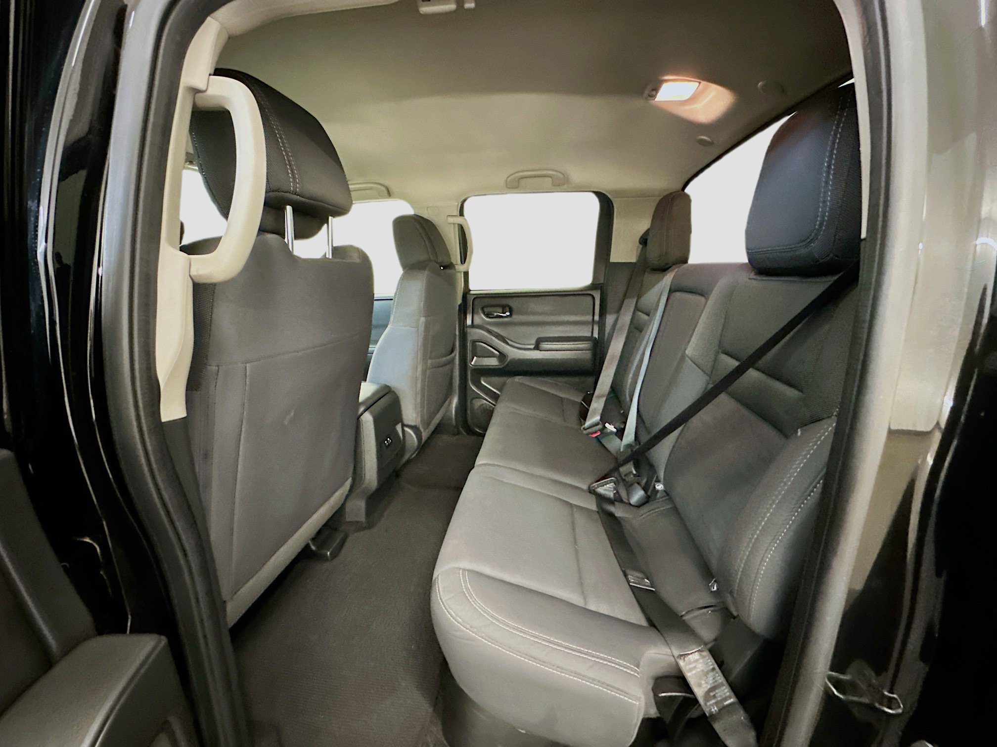 Used 2023 Nissan Frontier SV image 28