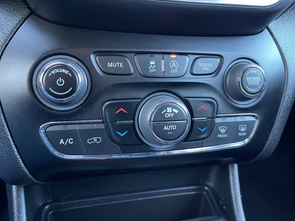 Used 2023 Jeep Cherokee Altitude Lux image 12