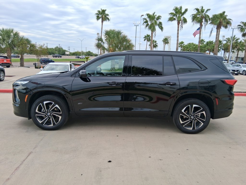 Used 2025 Buick Enclave Sport Touring w/ Power Package FWD image 3