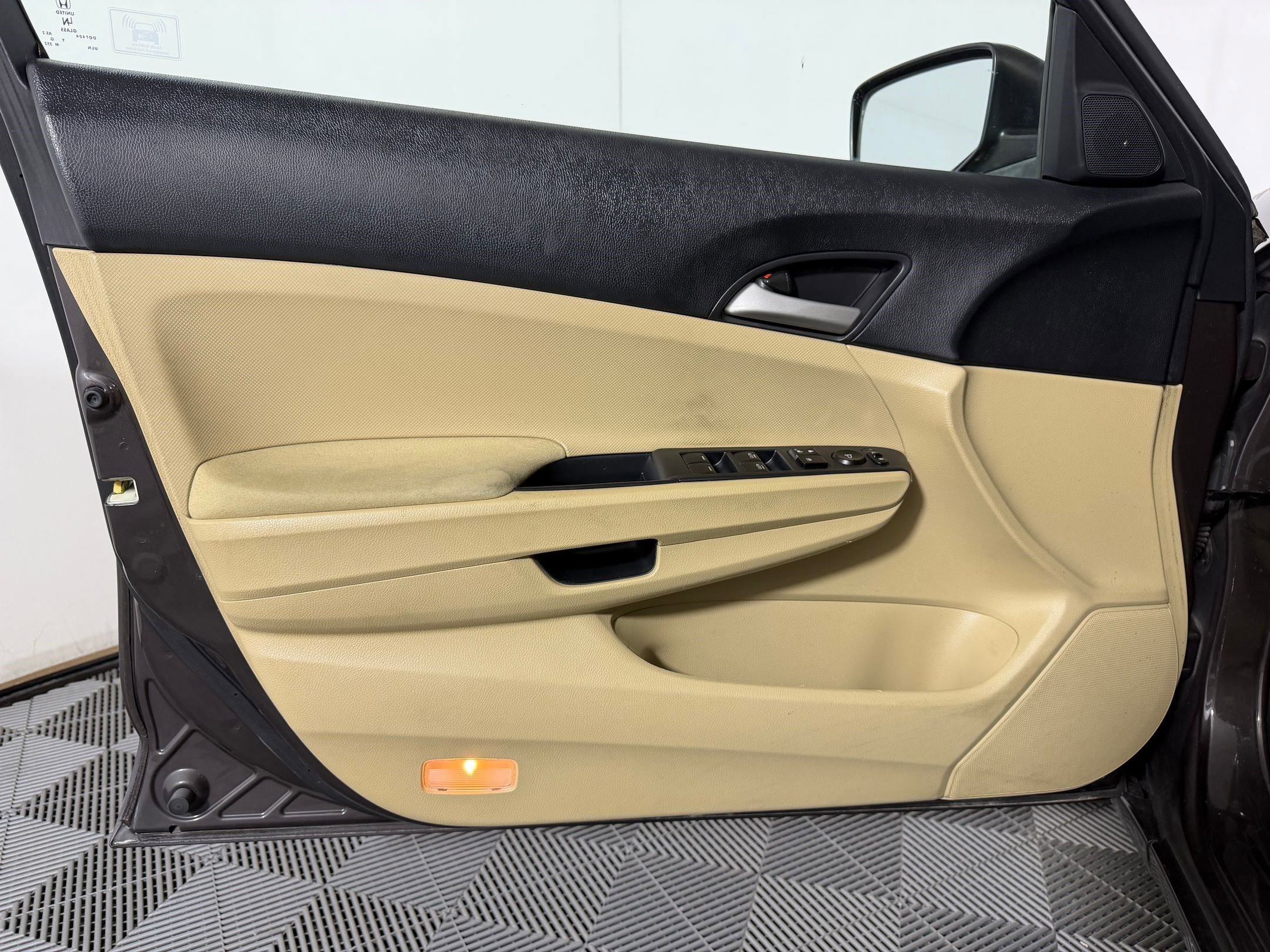 Used 2011 Honda Accord LX-P image 20