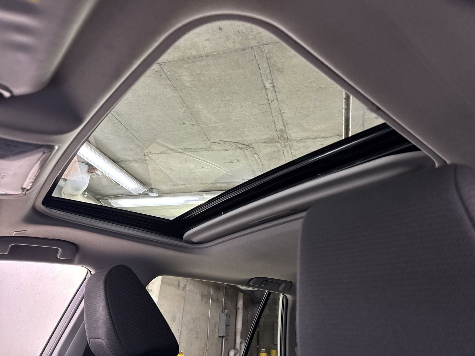 Used 2024 Toyota RAV4 XLE image 28