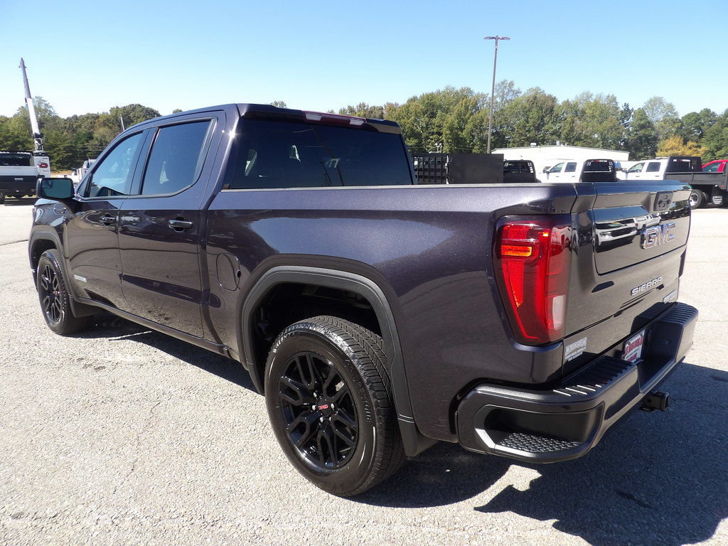 Used 2022 GMC Sierra 1500 Elevation RWD image 4