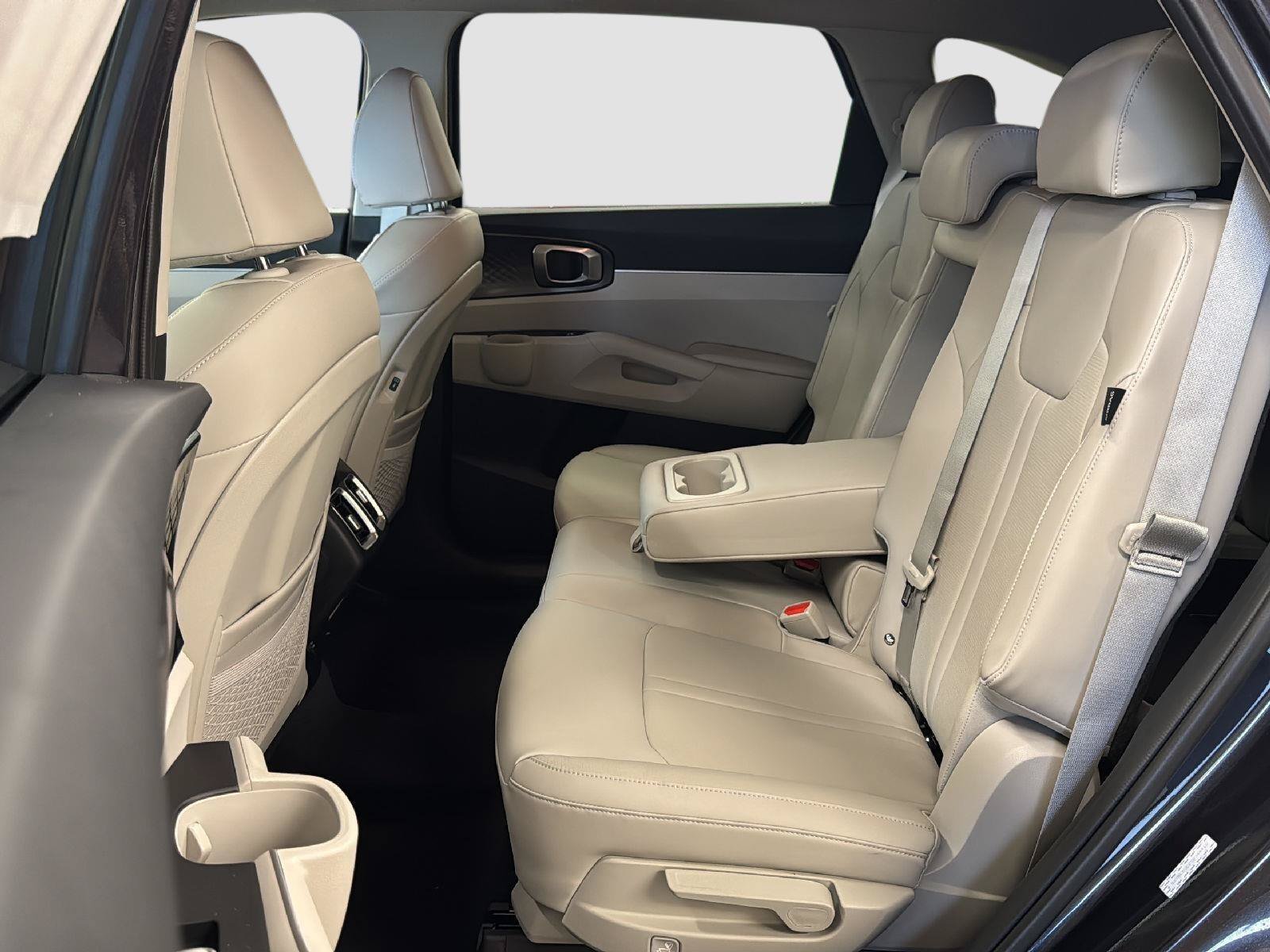 Used 2025 Kia Sorento S AWD/4WD image 24