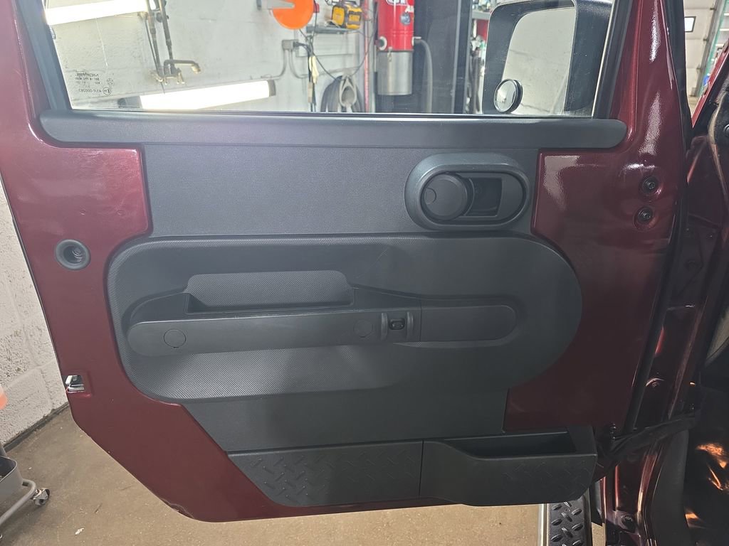 Used 2007 Jeep Wrangler Unlimited Rubicon w/ Dual Top Group image 23