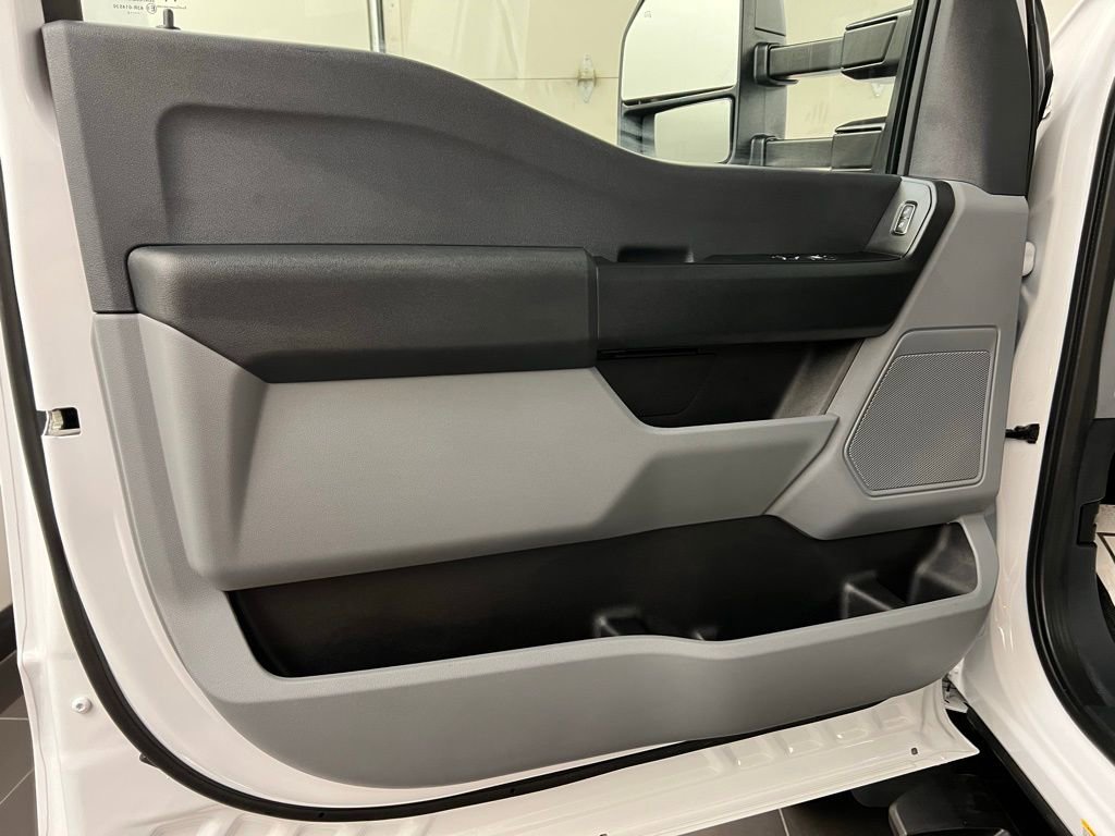 New 2025 Ford F550 XL image 26