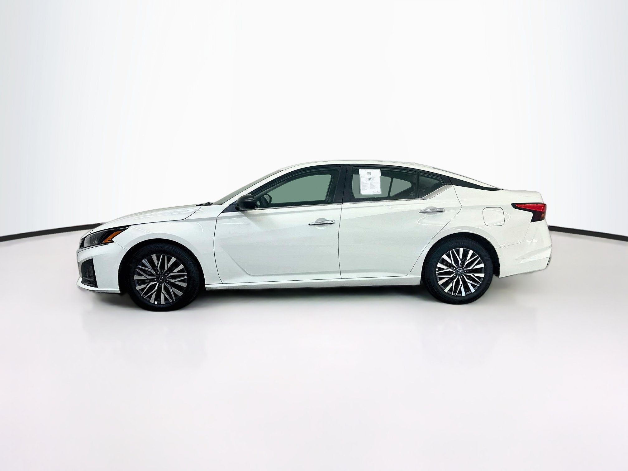 Used 2025 Nissan Altima 2.5 SV FWD image 4