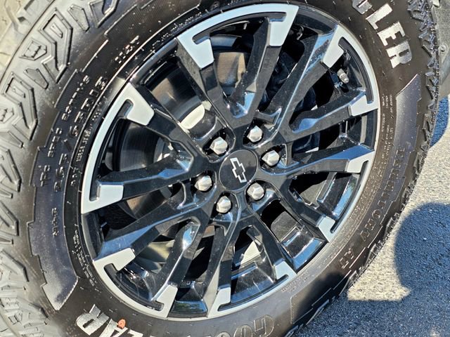 Used 2025 Chevrolet Traverse Z71 w/ Enhanced Driving Package AWD/4WD image 7