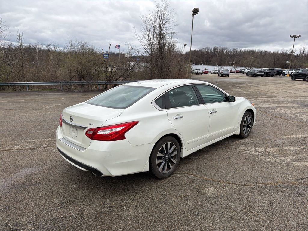 Used 2017 Nissan Altima 2.5 SV image 3