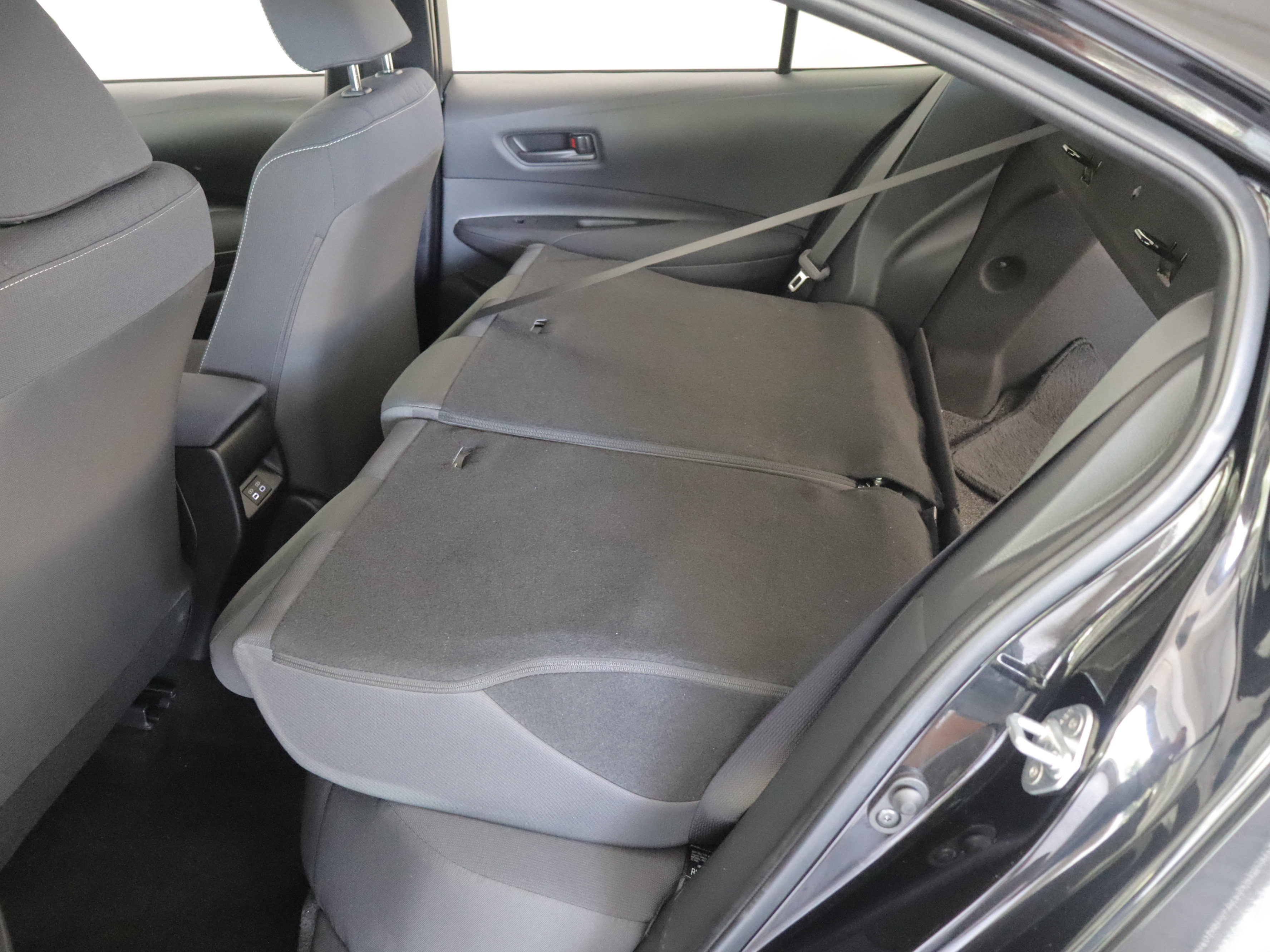 Used 2023 Toyota Corolla LE w/ Carpet Mat Package (TMS) FWD image 21