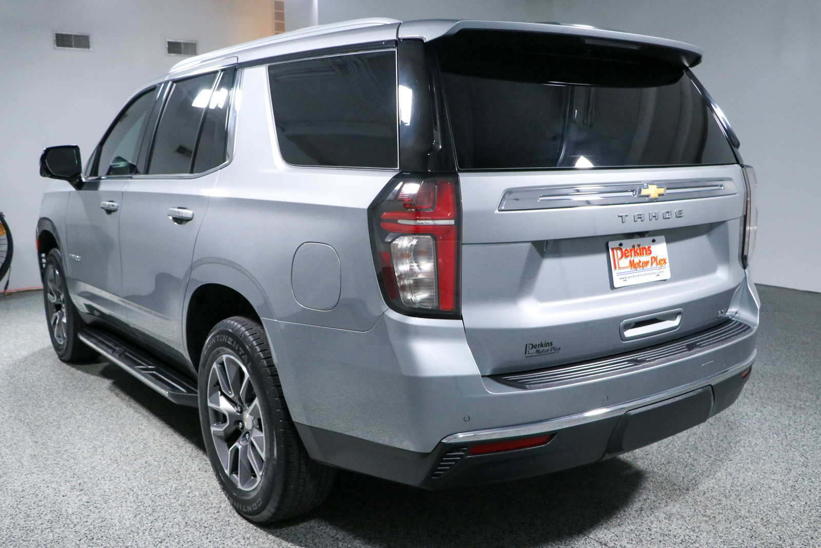 Used 2023 Chevrolet Tahoe LT w/ Luxury Package RWD image 9