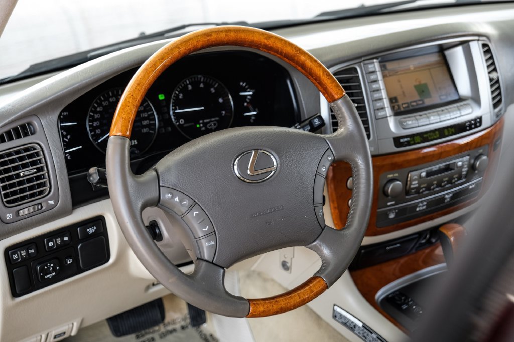 Used 2005 Lexus LX 470 4WD image 10