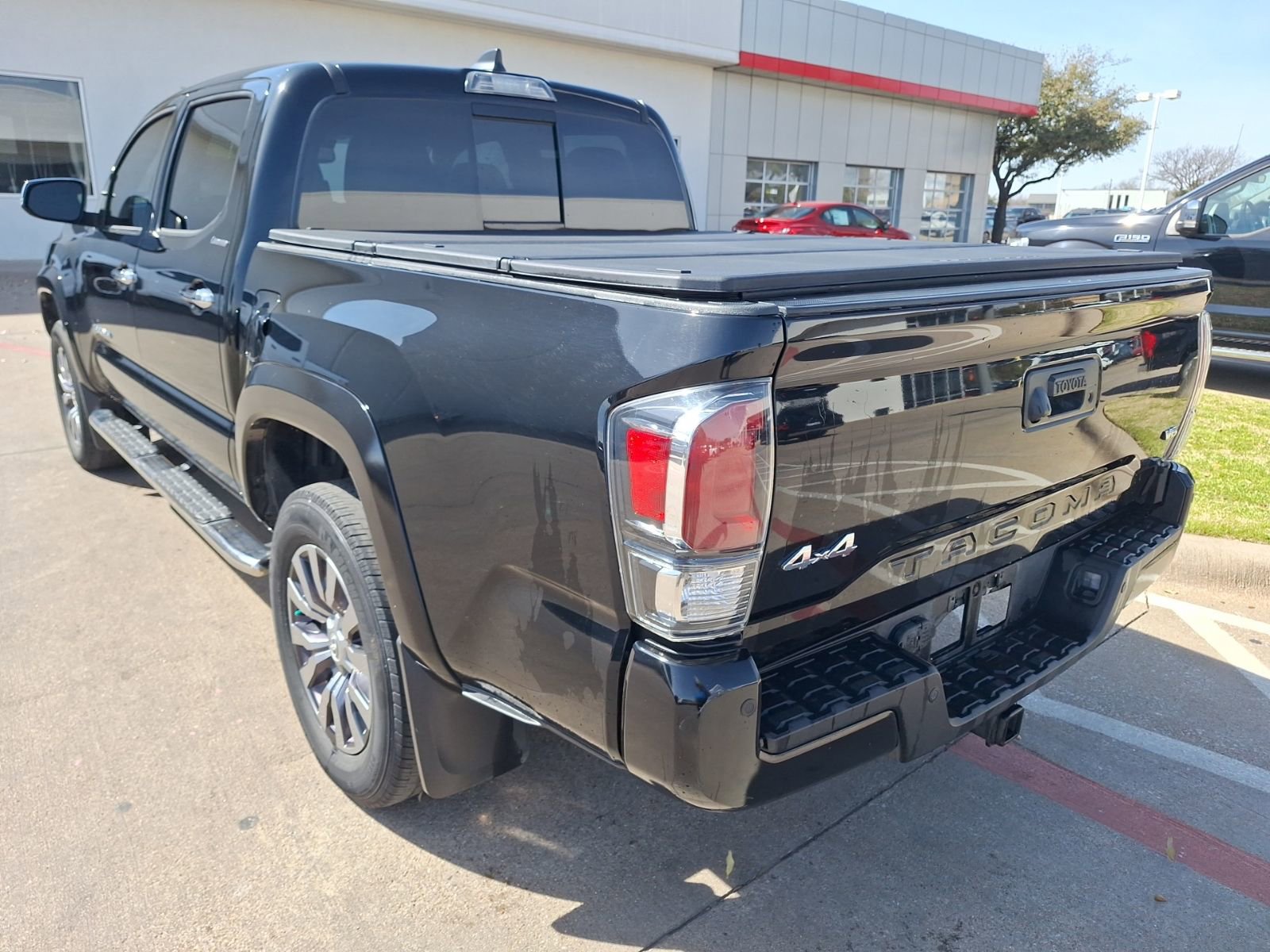 Used 2022 Toyota Tacoma Limited image 4