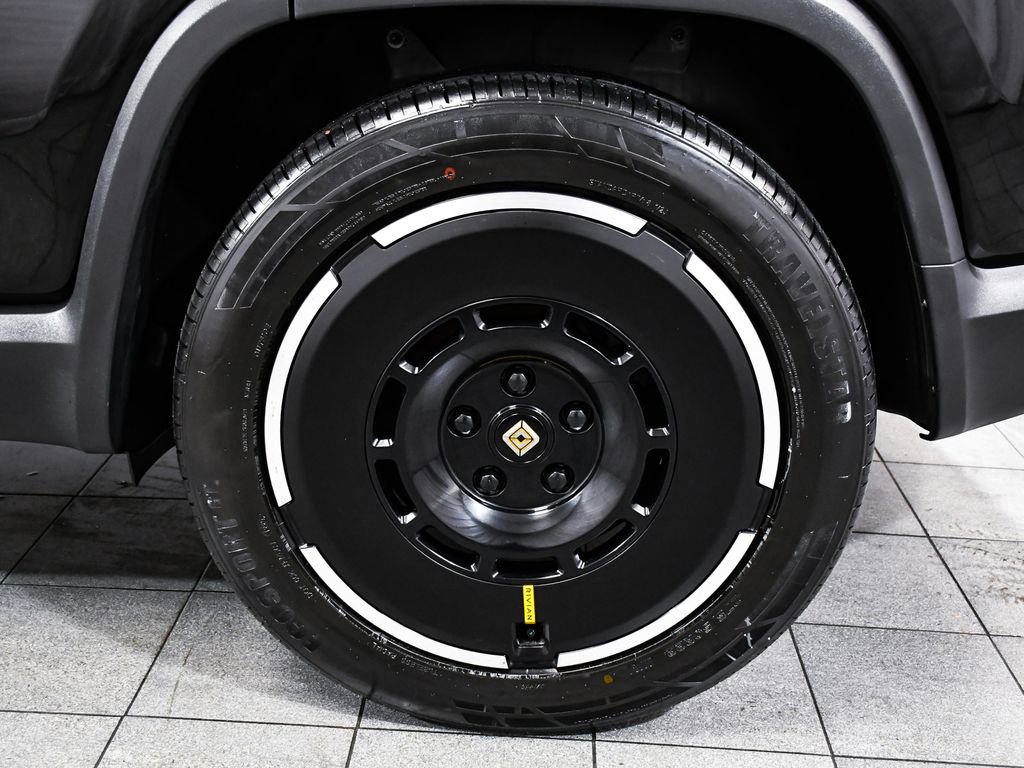 Used 2025 Rivian R1S Adventure image 9
