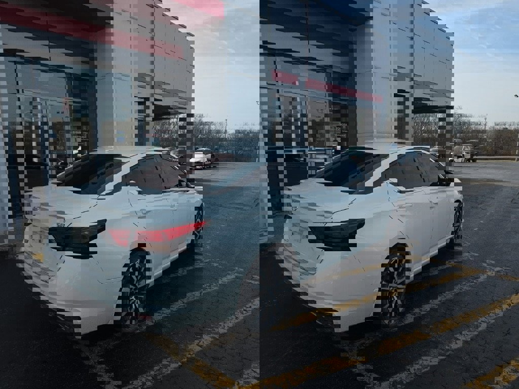 Used 2021 Nissan Altima 2.5 SR w/ SR Premium Package image 3