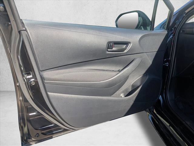 Used 2025 Toyota Corolla LE image 12