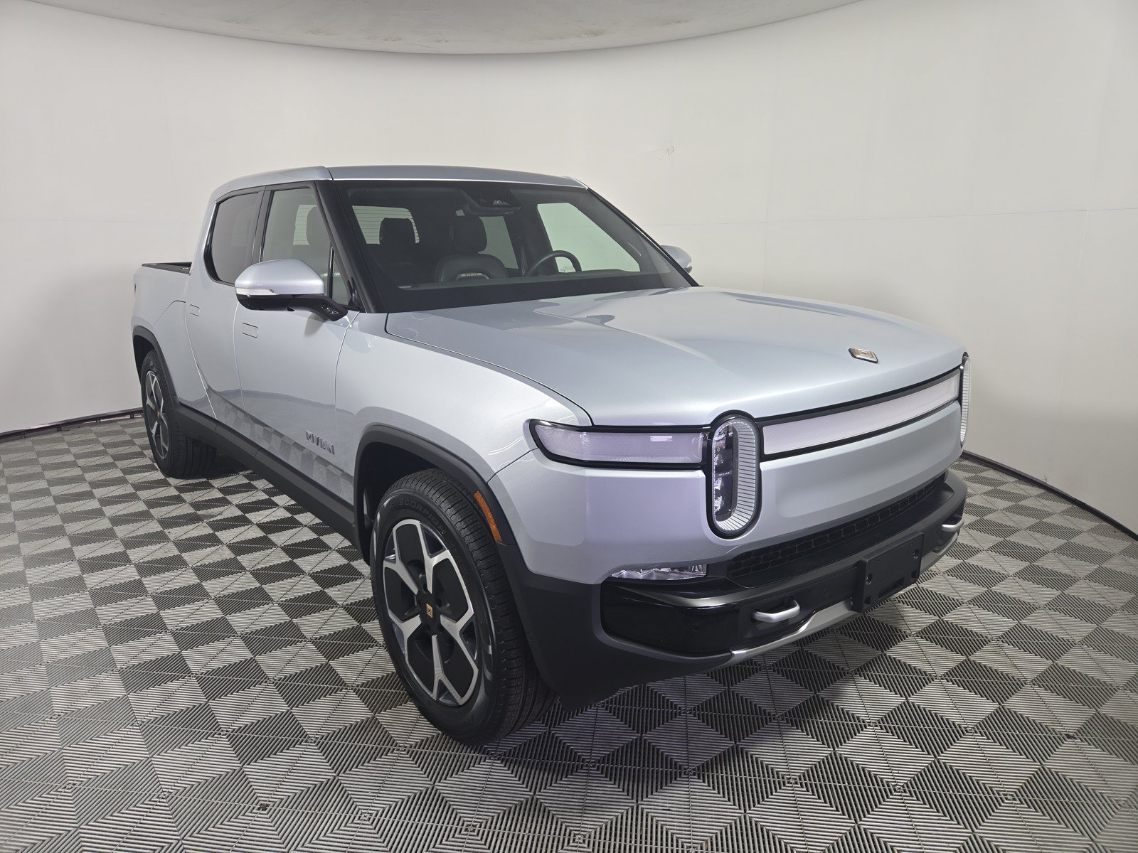 Used 2024 Rivian R1T Adventure AWD/4WD image 8