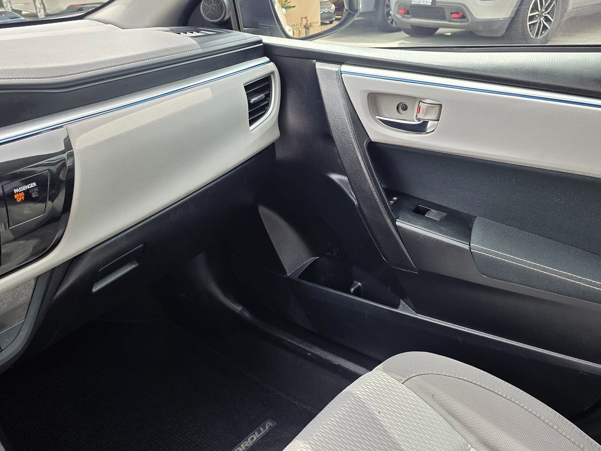 Used 2015 Toyota Corolla LE FWD image 38