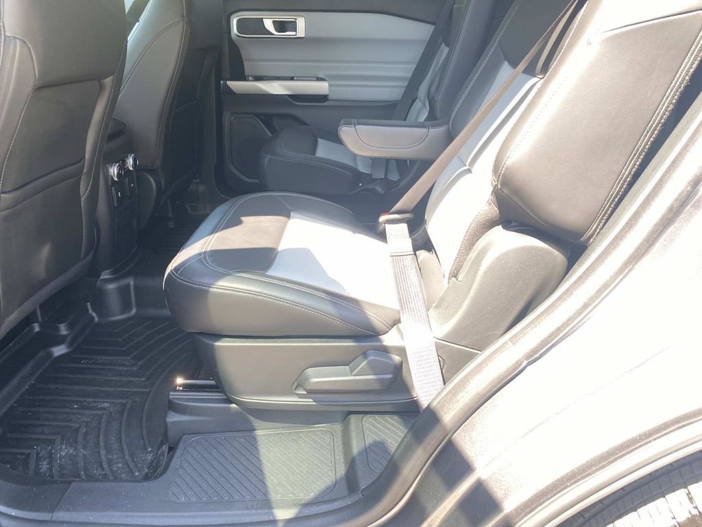 Used 2024 Ford Explorer XLT w/ Equipment Group 202A RWD image 15