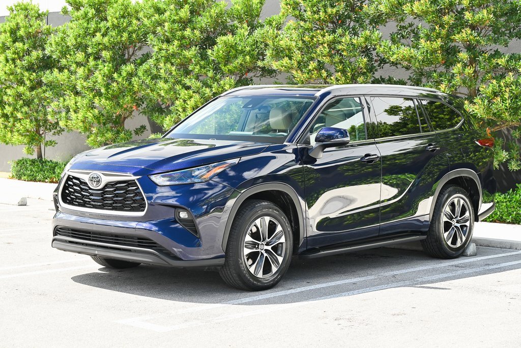 Used 2022 Toyota Highlander XLE